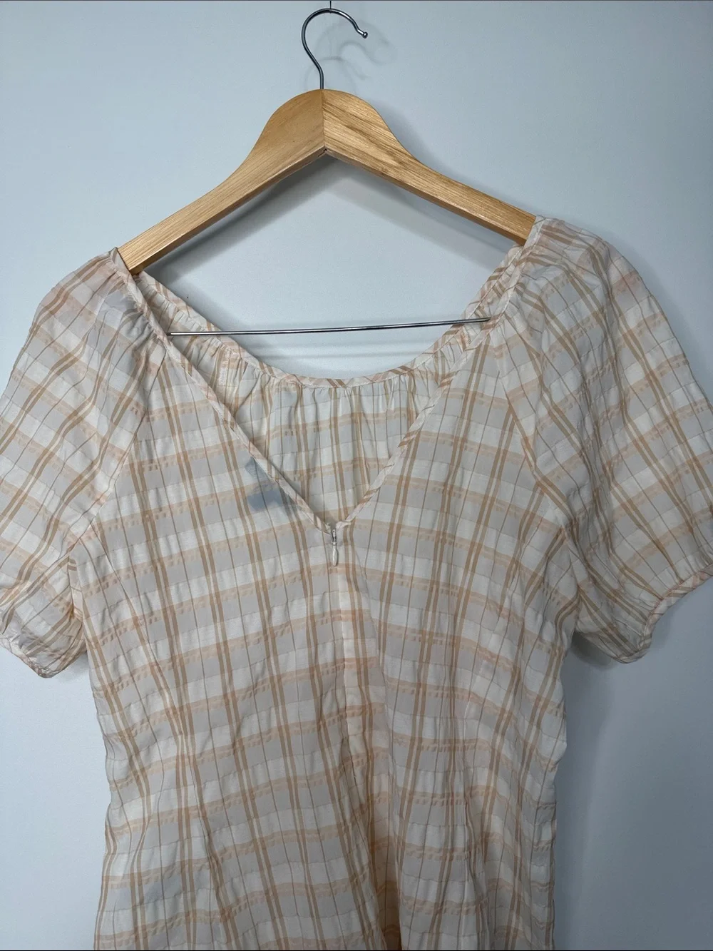 J. Crew V-back puff-sleeve top in textured plaid Size 2